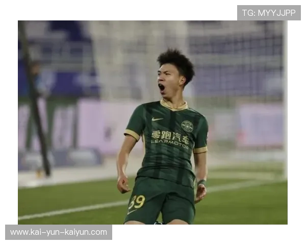 王钰栋将进球献给意外离世的队友布彭扎，随后泪洒球场