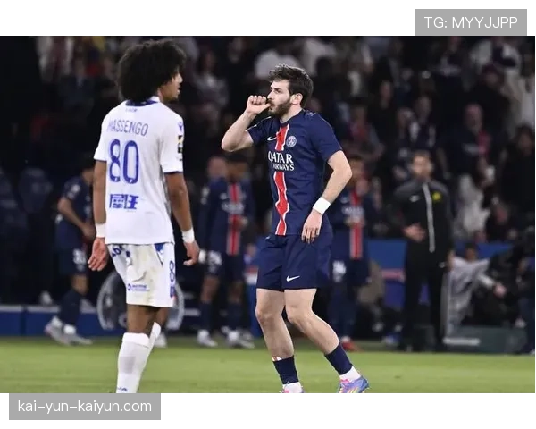 快讯:欧塞尔前锋头球破门,客场暂时领先洛里昂。